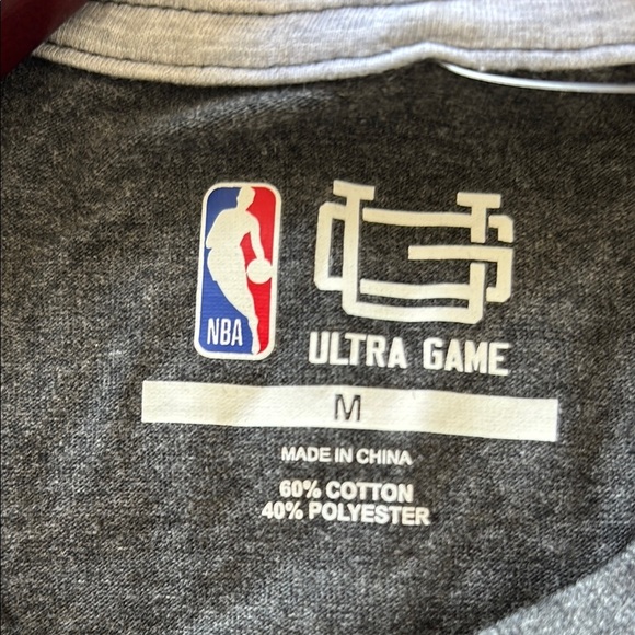 Gray Crew Neck Tee with Vertical Golden Star WARRIORS Graphic size M - Picture 6 of 6